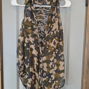 Chic Camouflage Sleeveless Blouse